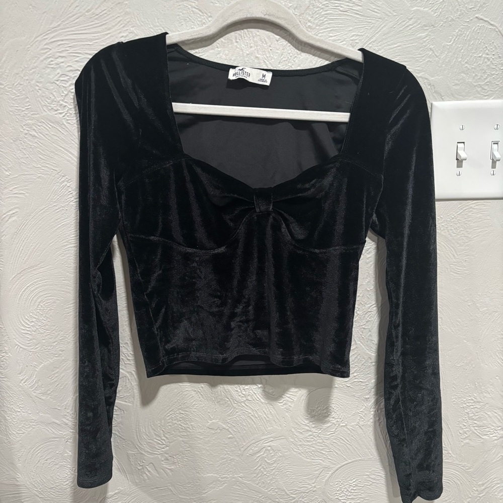 Hollister velvet long sleeve sweetheart top size medium